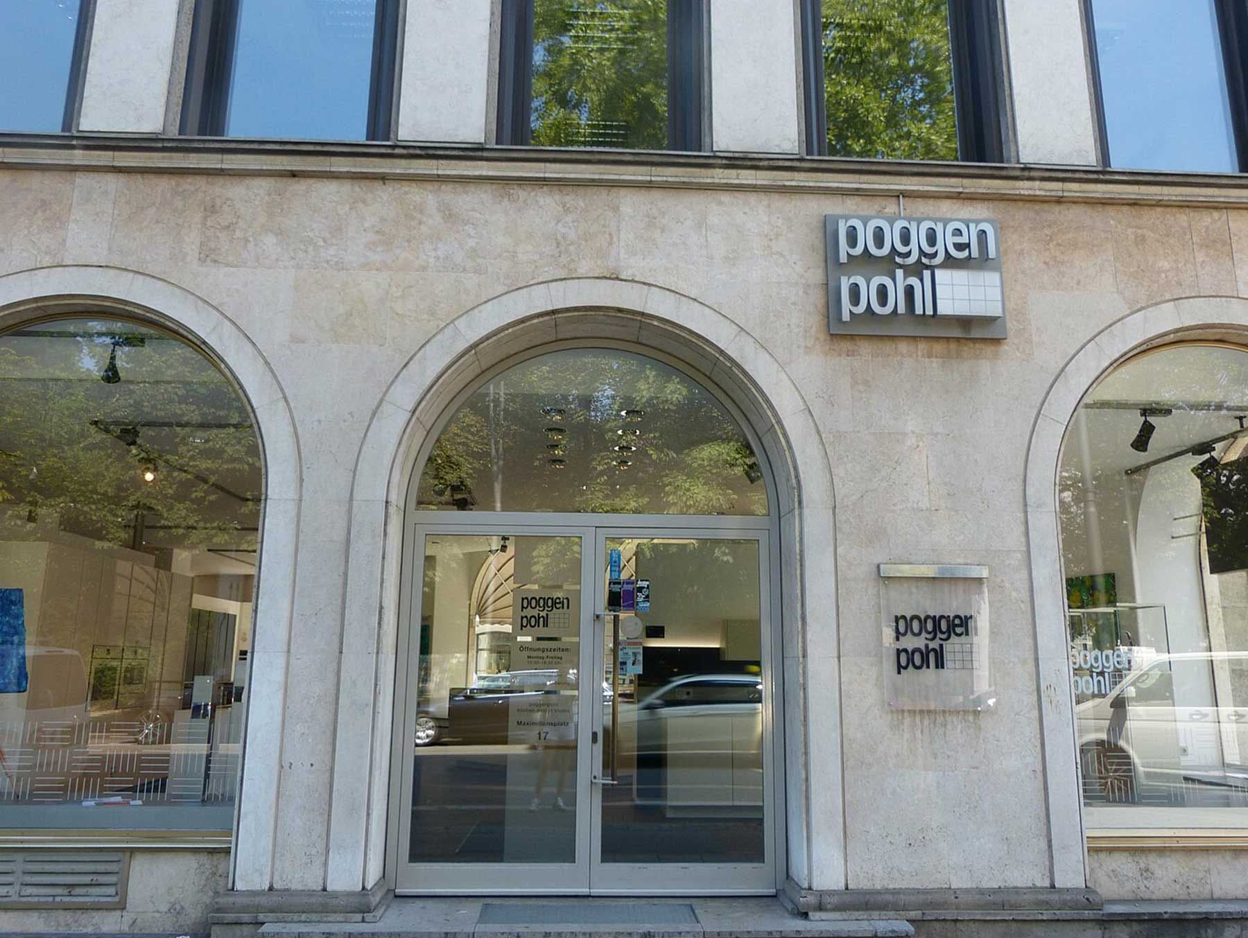 Fassade und Eingang des Poggenphol-Stores am Maximiliansplatz in München